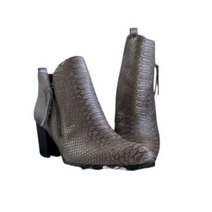 Donald J Pliner Edyn Cut Snake Metallic Distressed Leather Booties Sz 9M